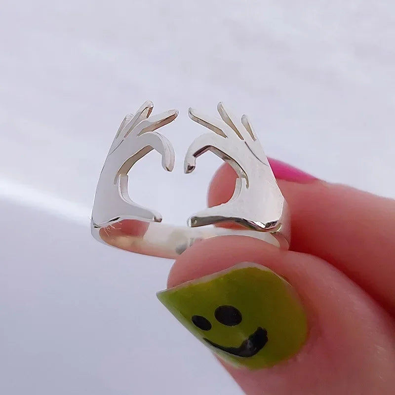 Adjustable heart-shaped ring from Corporación Turística, featuring European and American design, perfect for stylish accessories.