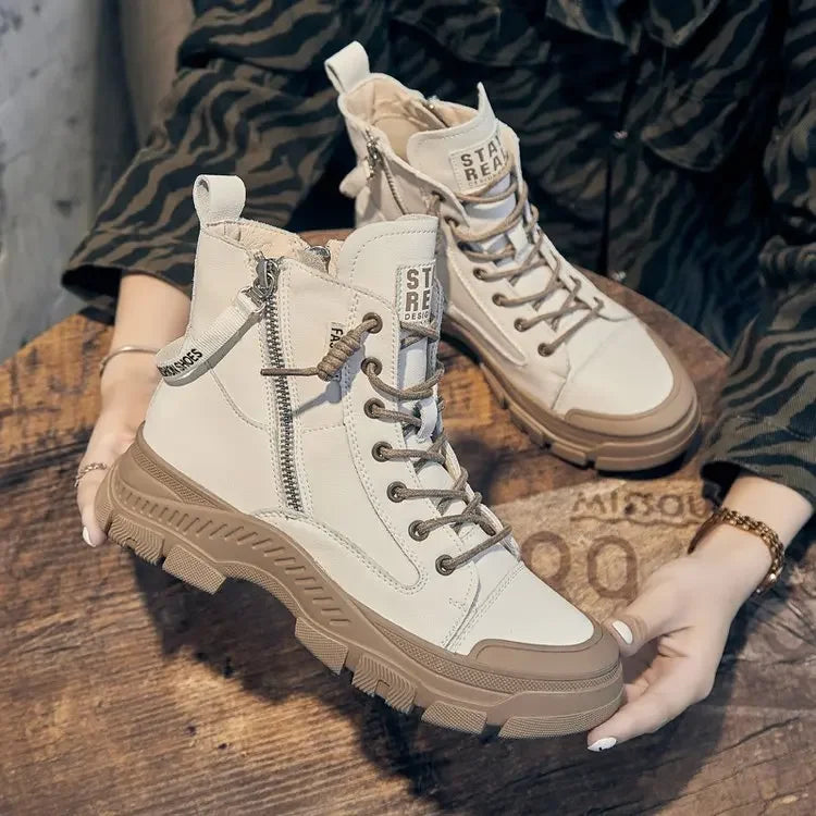 Fashionable women's leather fall and winter shoes by Corporación Turística, featuring stylish design and warm material.