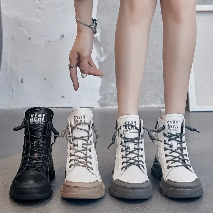 Elegant women's fall and winter leather shoes by Corporación Turística, featuring stylish design and warm material.