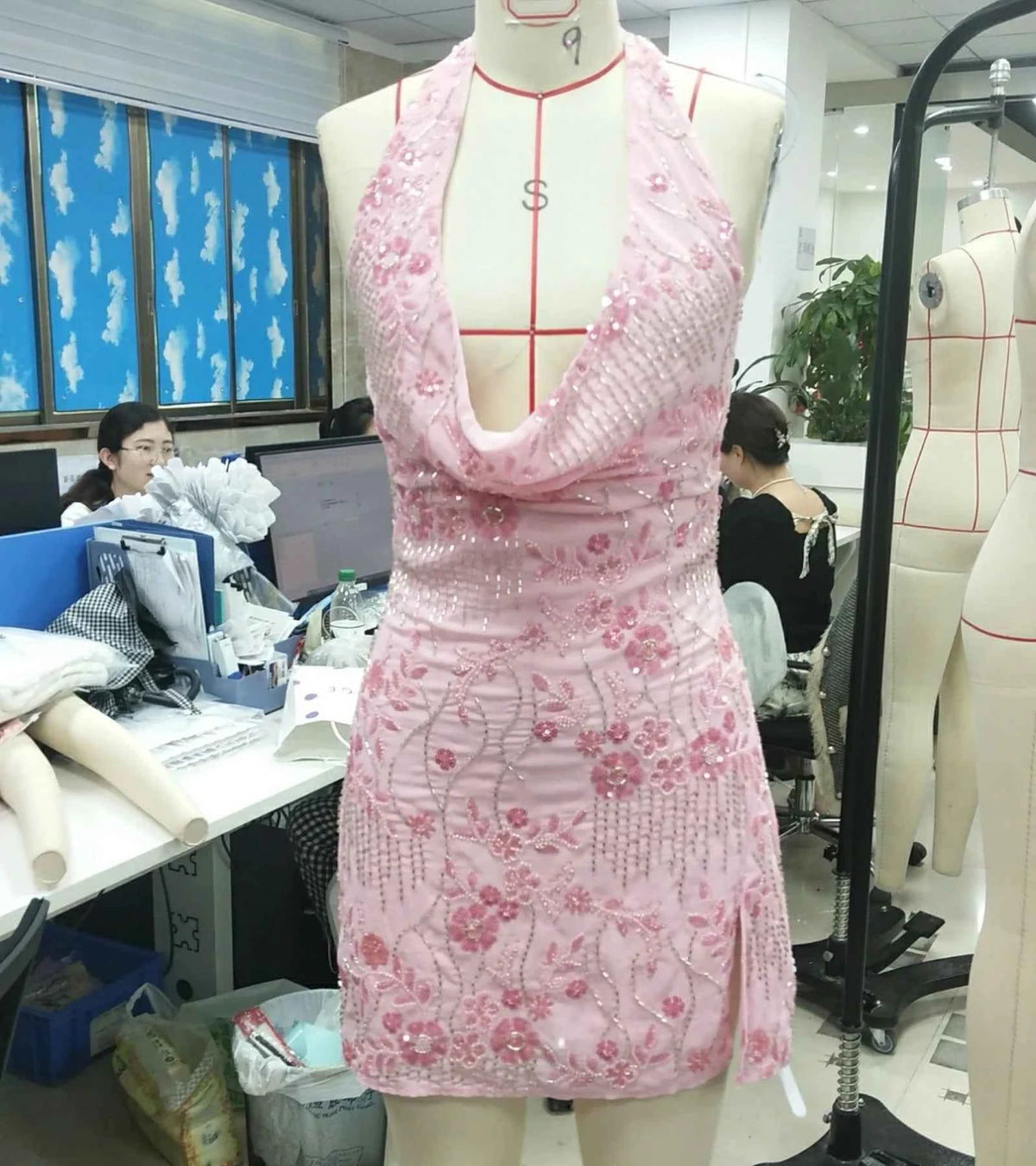 Red sexy minivestido for women with beads and glitter, featuring a fitted style and short length, by Corporación Turística.