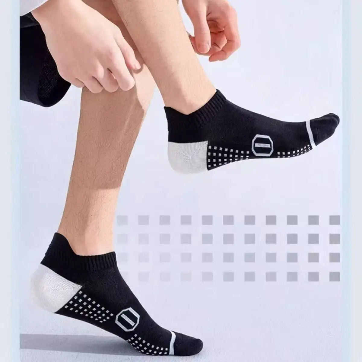 Breathable running socks for men and women from Corporación Turística, designed for professional athletic performance.