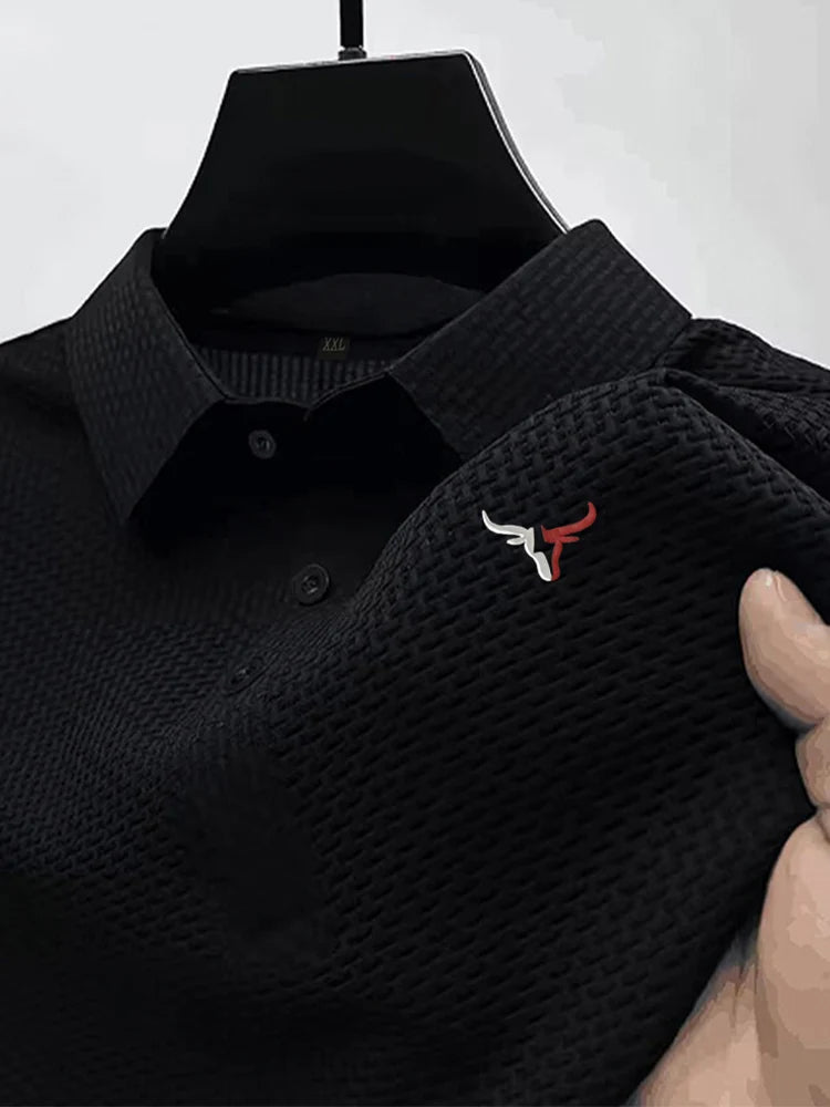 Black men's summer Seda Helada casual T-shirt with short sleeves and lapel, perfect for warm weather and relaxed style.