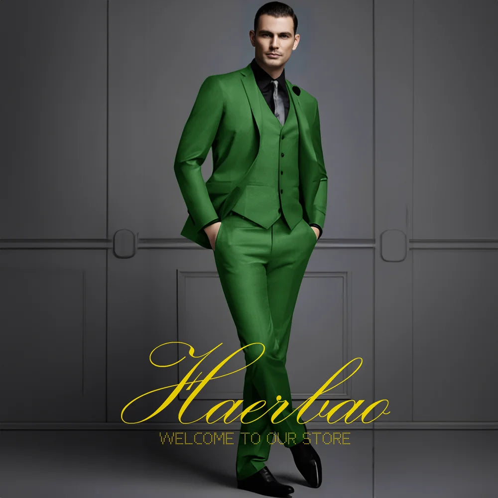 Three-piece men's business suit in green with jacket, trousers, and vest from Corporación Turística, formal and stylish.