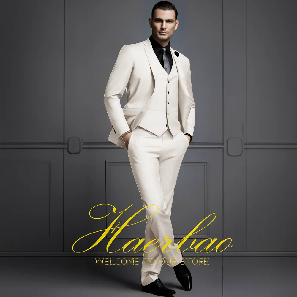 Formal 3-piece men's business suit in green from Corporación Turística, includes jacket, pants, and vest, tailored for a professional look.