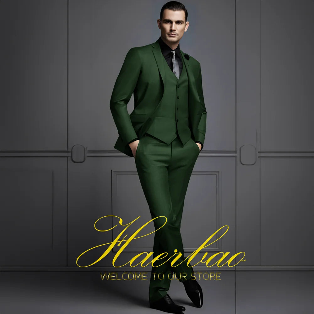 Men's 3-piece business suit with green jacket, trousers, and vest by Corporación Turística, formal attire for professional occasions.
