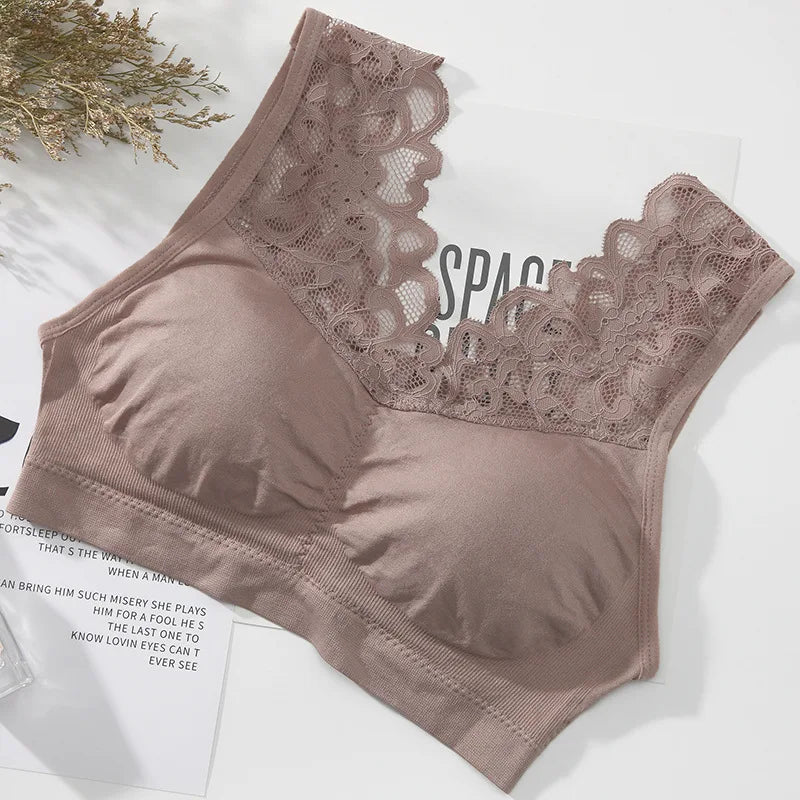 Dark pink lace bralette for women, sexy unpadded underwire-free bra, stylish and comfortable lingerie from Corporación Turística.