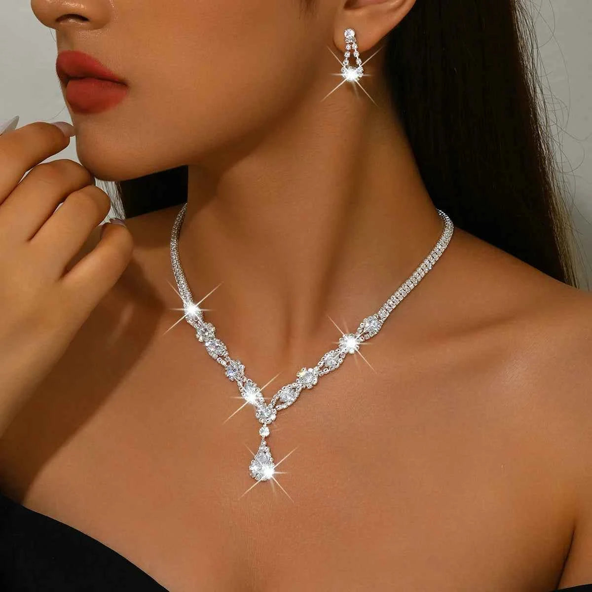 Elegant silver crystal jewelry set featuring luxurious design with shaped details, perfect for special occasions.