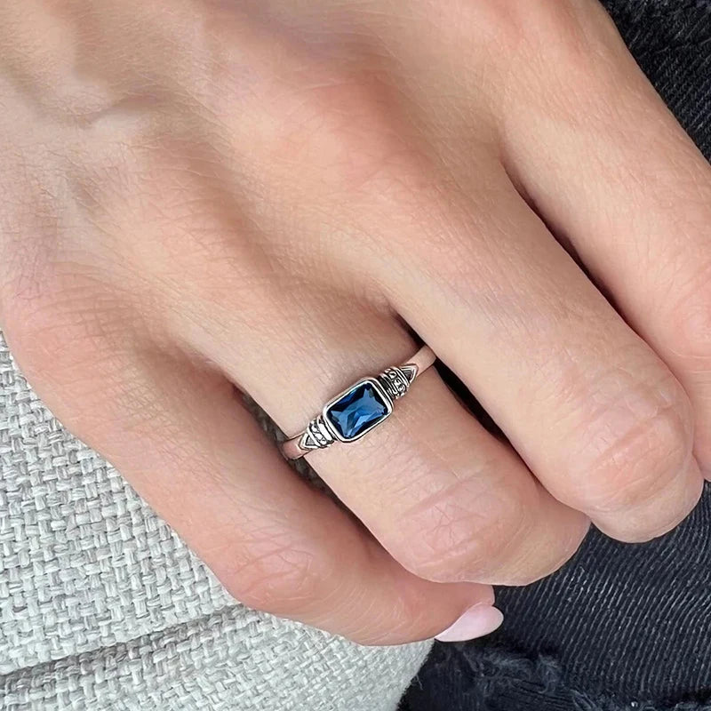 Antique silver rectangular rings with Circoni stones from Corporación Turística, showcasing detailed craftsmanship and vintage design.