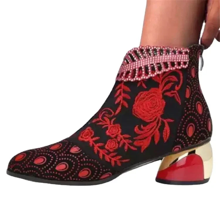 Green women's leather ankle boots with embroidered details, stylish and modern shoes from Corporación Turística.