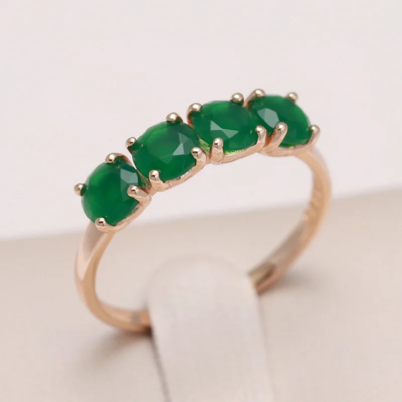 18K rose gold ring for women with emerald gemstone, elegant jewelry piece featuring a polished band and vibrant green stone.