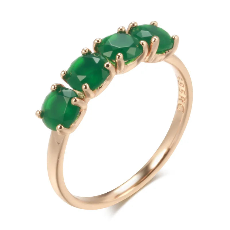 18K rose gold ring for women with an emerald gemstone, showcasing a elegant and stylish design.