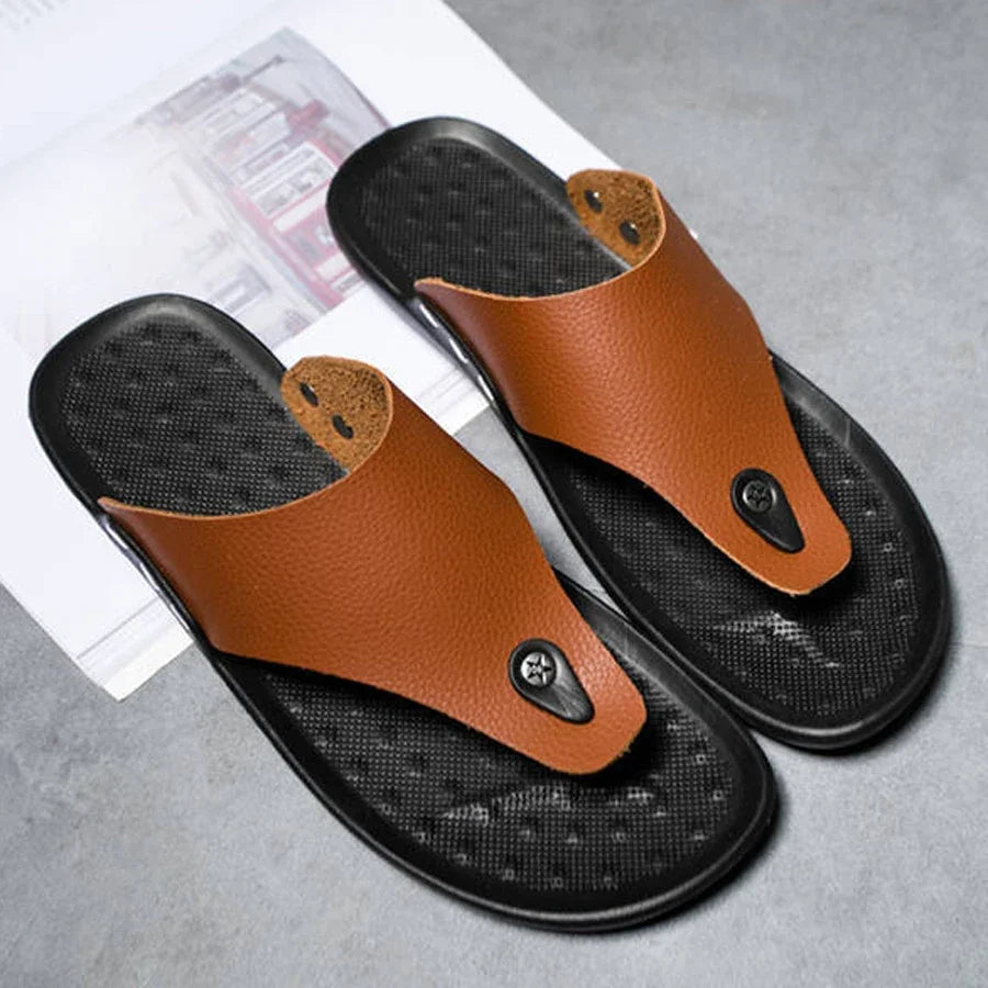 White YRZL men's summer sandals, casual flip-flops from Corporación Turística, showing the open-toe design and comfortable sole.