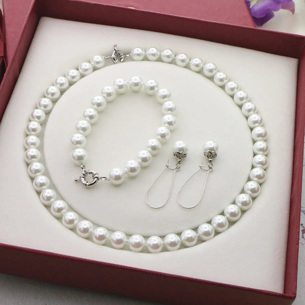 Set of necklace and bracelet with round beads from Corporación Turística, featuring a stylish and coordinated jewelry design.