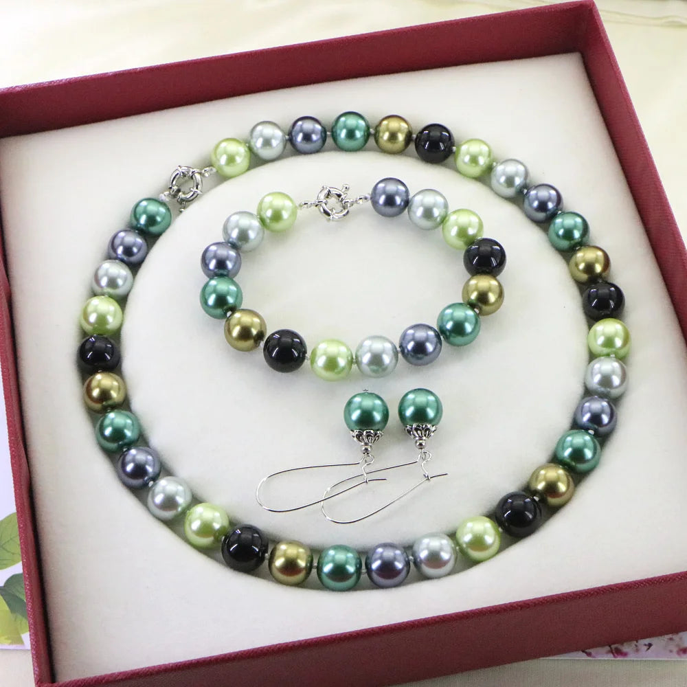 Corporaicón Turística set with round bead necklace and bracelet, featuring elegant conical bead accents.