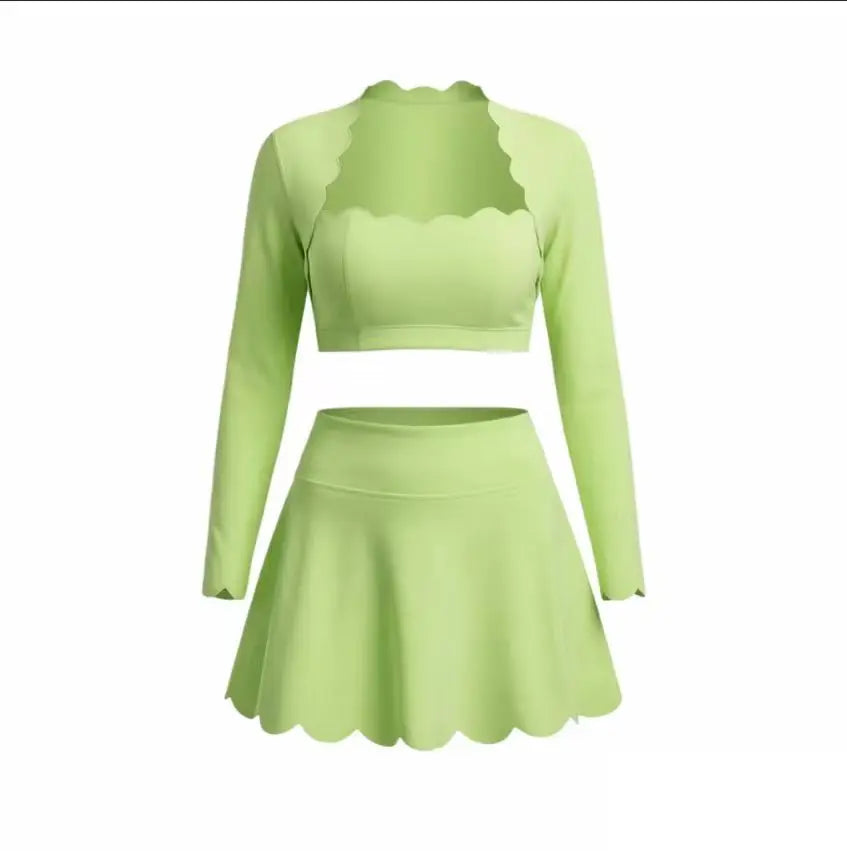 Yellow women's sports set from Corporación Turística, Serie Scallop Petal, includes sports top and matching shorts.