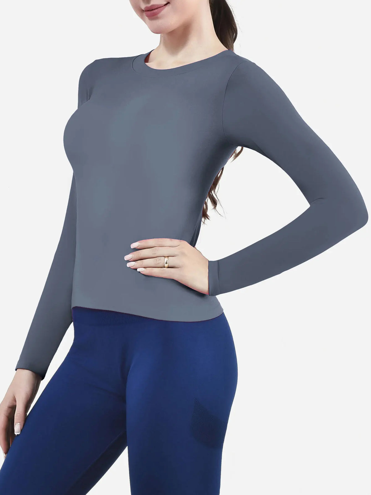CZGUKE black long-sleeve sports shirt for women, breathable yoga and fitness top, lightweight athletic apparel for women.