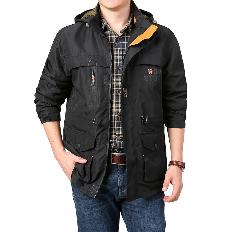 Rindu men's windproof tactical jacket in caqui color with hood, waterproof exterior ideal for hiking and outdoor activities.